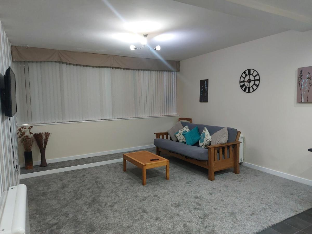 2 Large Bedroom Apartment- Wifi & Parking Fleetwood Exteriör bild