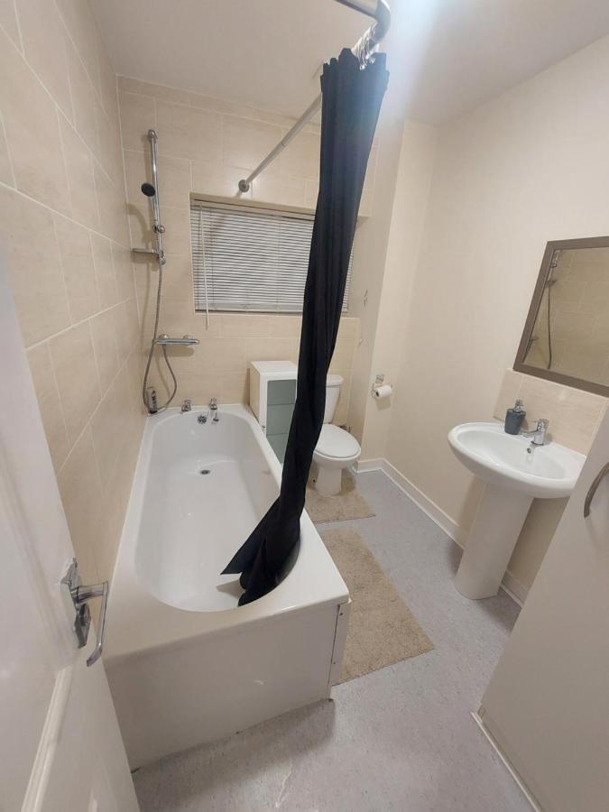 2 Large Bedroom Apartment- Wifi & Parking Fleetwood Exteriör bild