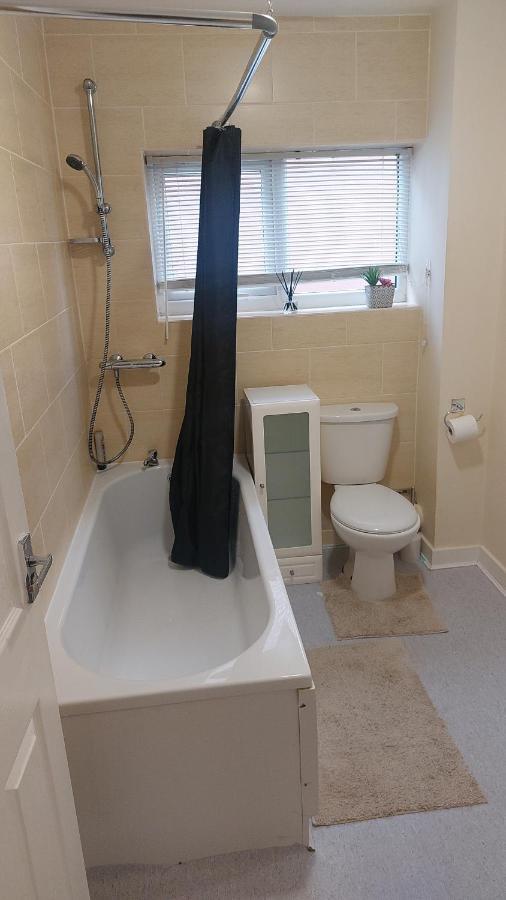 2 Large Bedroom Apartment- Wifi & Parking Fleetwood Exteriör bild