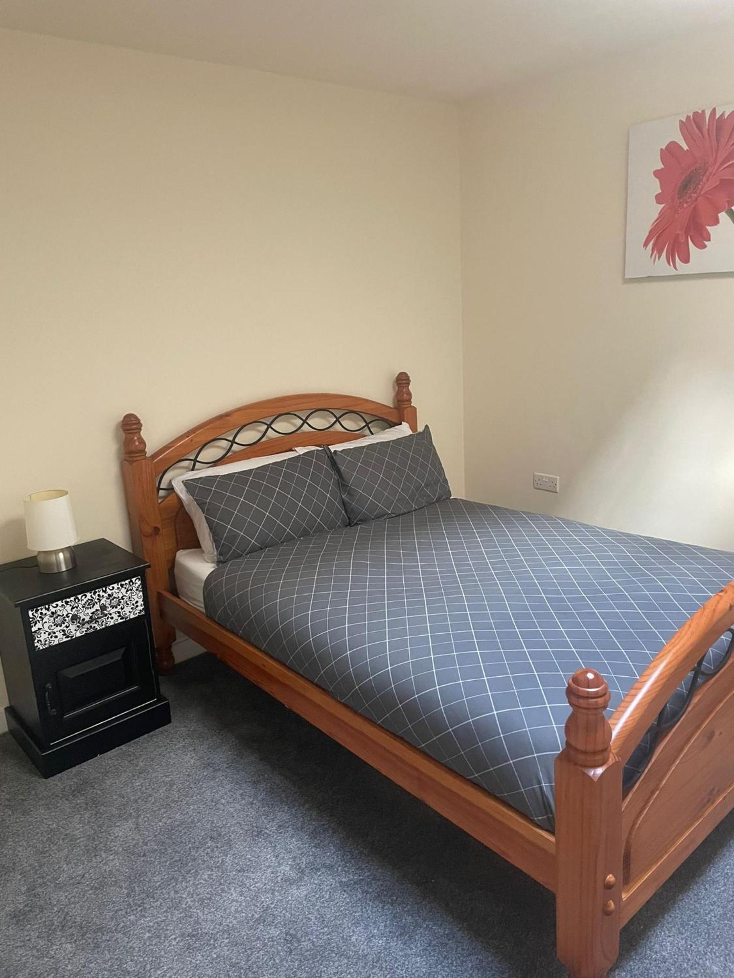 2 Large Bedroom Apartment- Wifi & Parking Fleetwood Exteriör bild